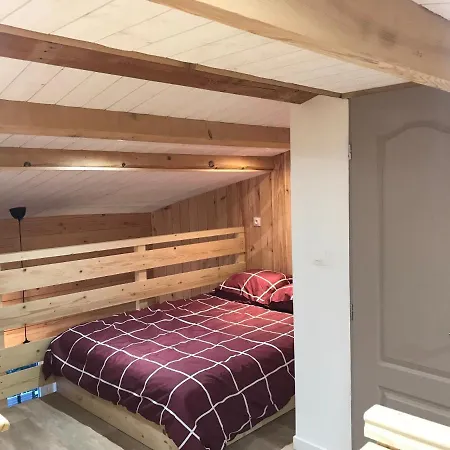 Au Pied Apartment *